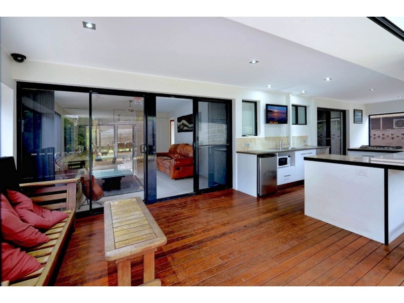 25 Killowill Avenue, Paradise Point QLD 4216
