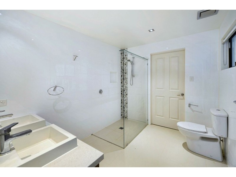 25 Killowill Avenue, Paradise Point QLD 4216