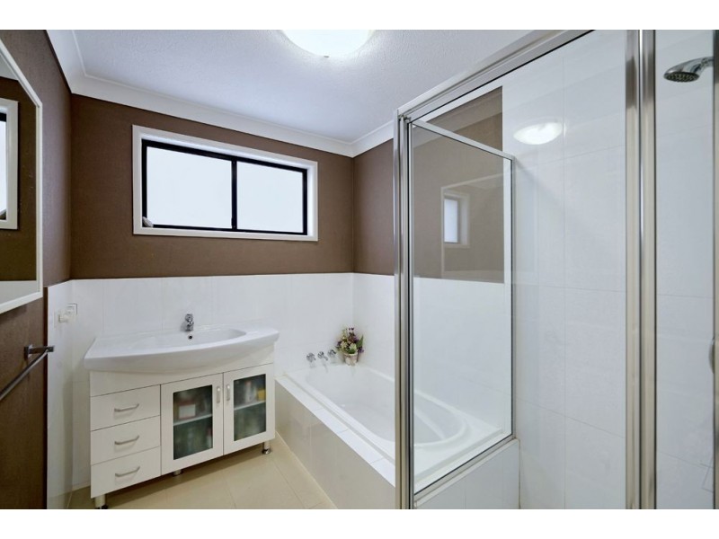 25 Killowill Avenue, Paradise Point QLD 4216