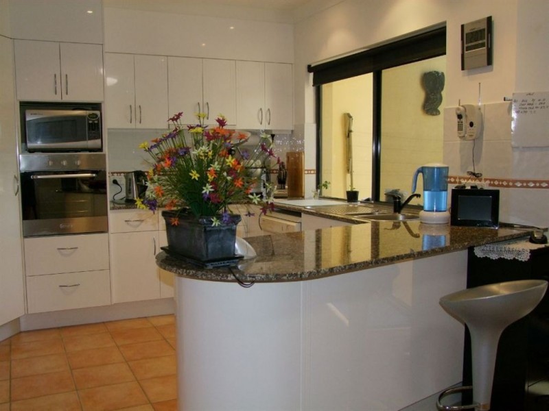 3/125 Santa Cruz Blvd, Clear Island Waters QLD 4226