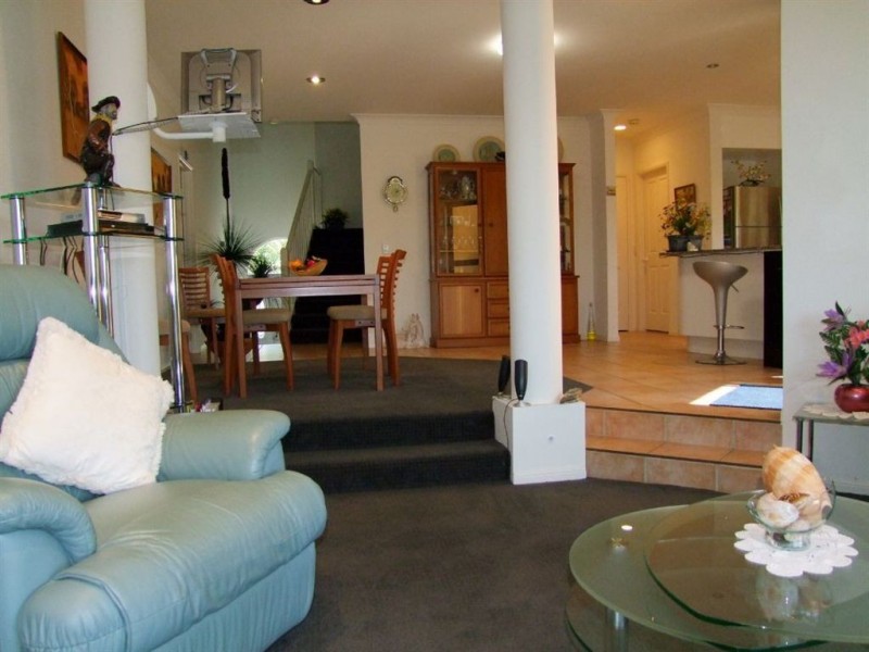 3/125 Santa Cruz Blvd, Clear Island Waters QLD 4226