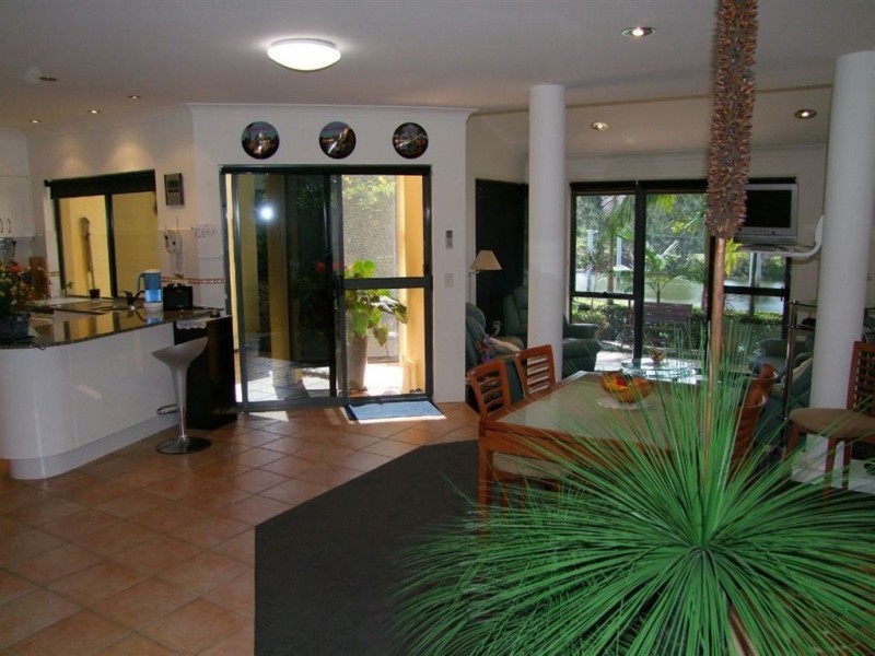 3/125 Santa Cruz Blvd, Clear Island Waters QLD 4226