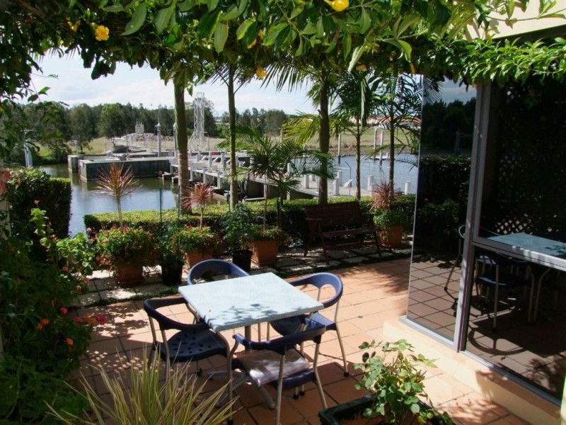 3/125 Santa Cruz Blvd, Clear Island Waters QLD 4226