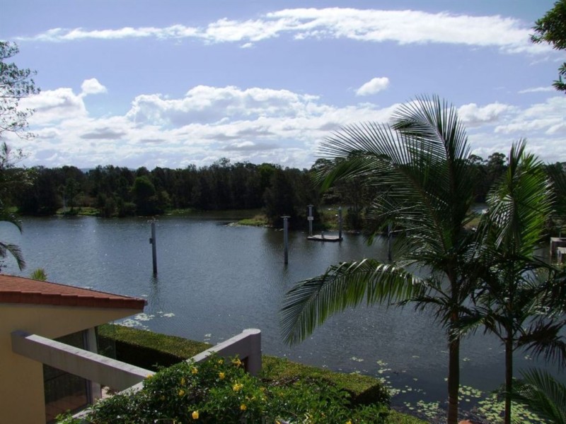 3/125 Santa Cruz Blvd, Clear Island Waters QLD 4226