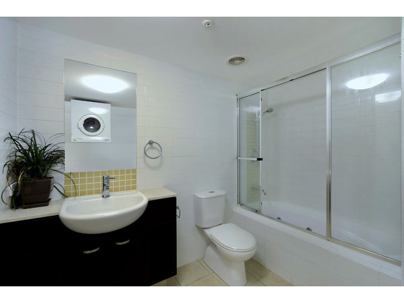 18 Fern Street, Surfers Paradise QLD 4217