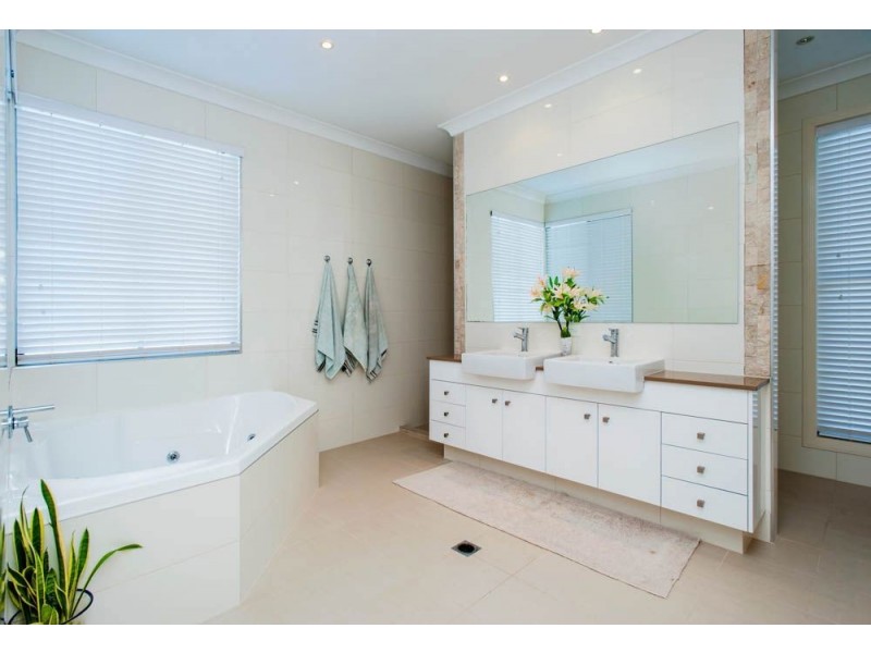 76 East Quay Drive, Biggera Waters QLD 4216