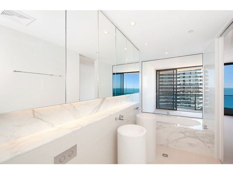 21 Elizabeth Avenue, Broadbeach QLD 4218