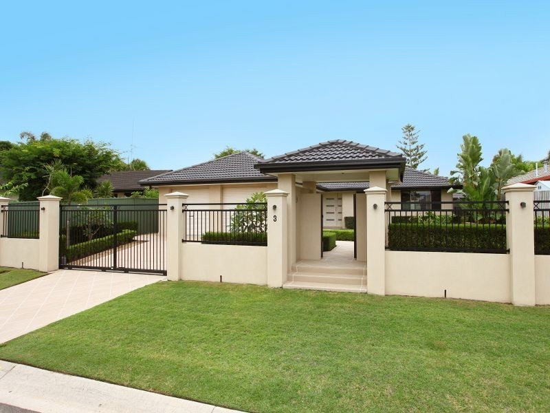 3 Southerly Street, Mermaid Waters QLD 4218