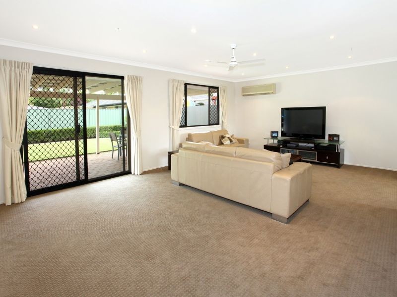 3 Southerly Street, Mermaid Waters QLD 4218