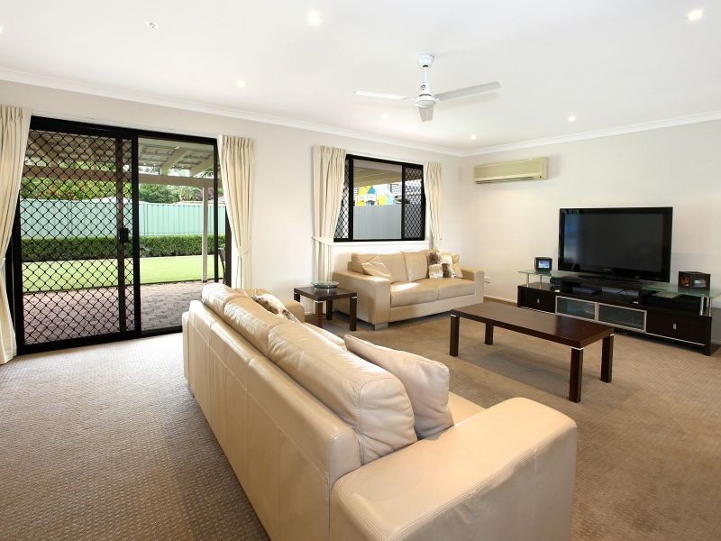 3 Southerly Street, Mermaid Waters QLD 4218