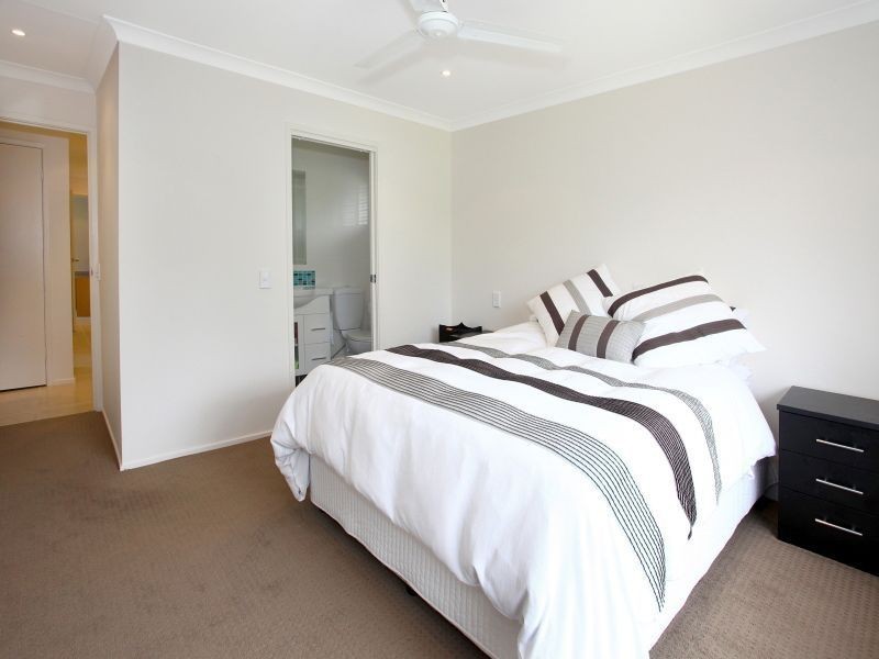 3 Southerly Street, Mermaid Waters QLD 4218