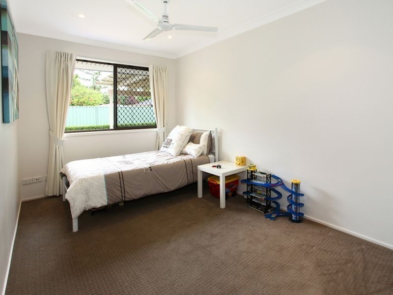 3 Southerly Street, Mermaid Waters QLD 4218