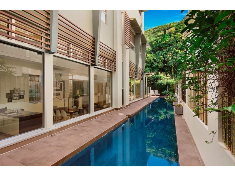 32 Nagel Avenue, Miami QLD 4220