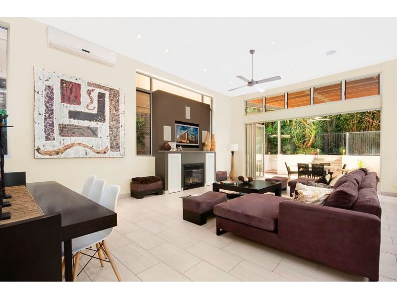 32 Nagel Avenue, Miami QLD 4220