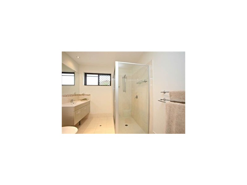 16 Pacific Blvd, Broadbeach Waters QLD 4218