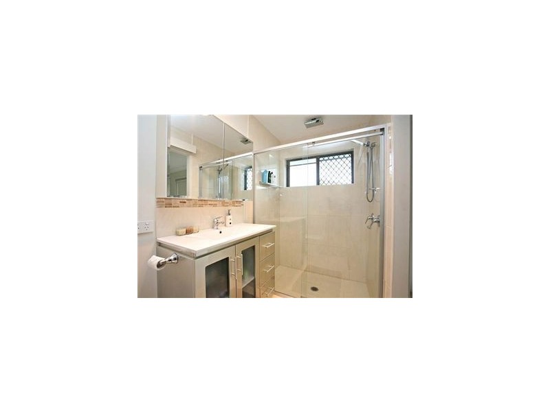 16 Pacific Blvd, Broadbeach Waters QLD 4218