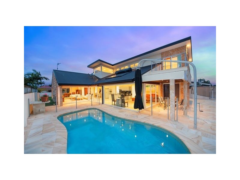 95 Pebble Beach Drive, Runaway Bay QLD 4216