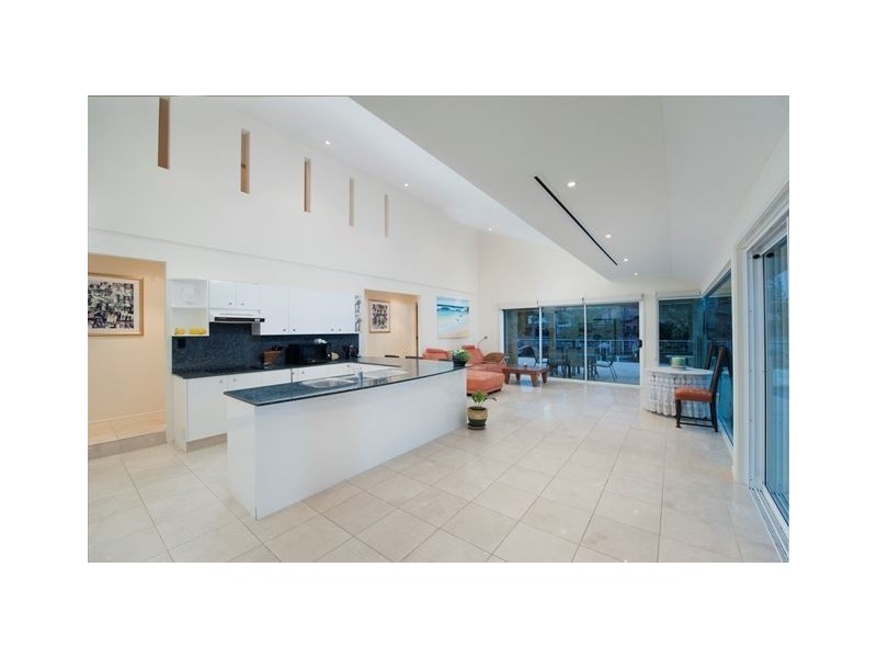 95 Pebble Beach Drive, Runaway Bay QLD 4216