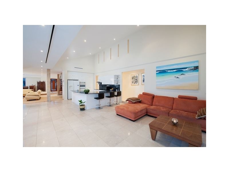 95 Pebble Beach Drive, Runaway Bay QLD 4216