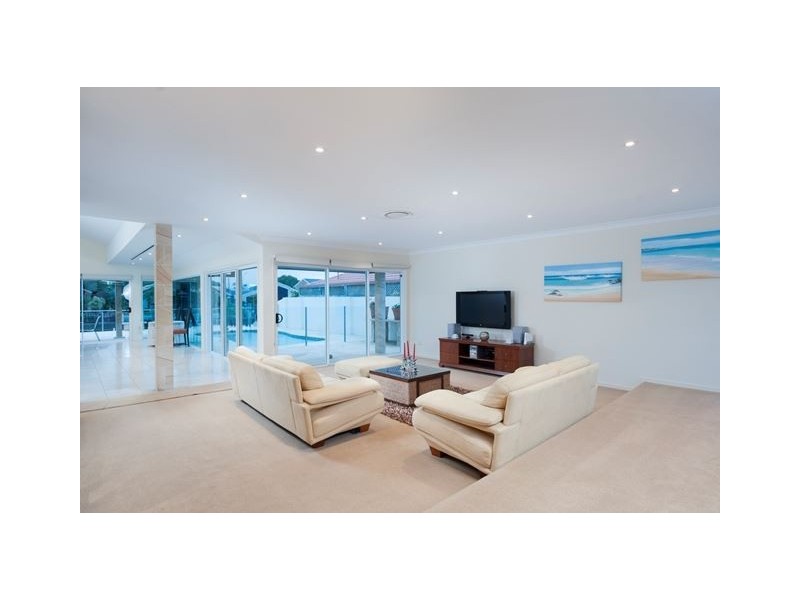 95 Pebble Beach Drive, Runaway Bay QLD 4216