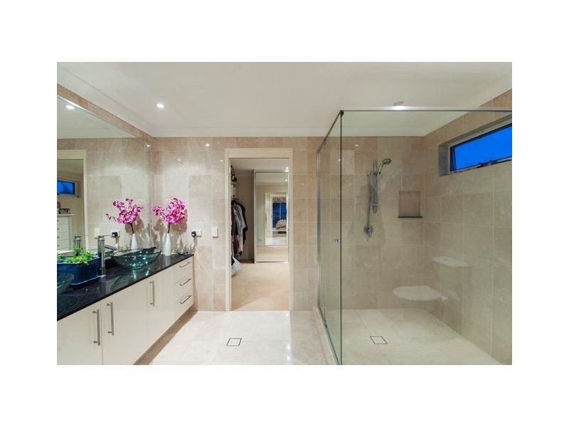 95 Pebble Beach Drive, Runaway Bay QLD 4216