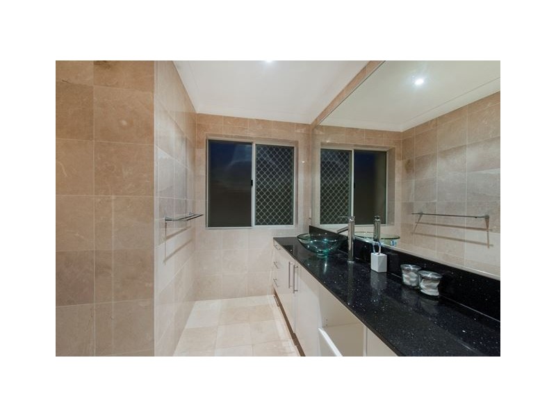 95 Pebble Beach Drive, Runaway Bay QLD 4216