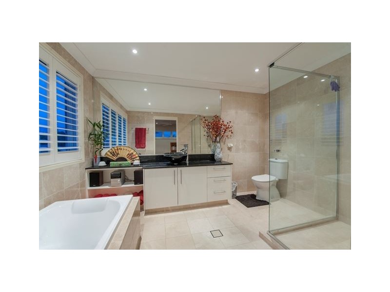 95 Pebble Beach Drive, Runaway Bay QLD 4216