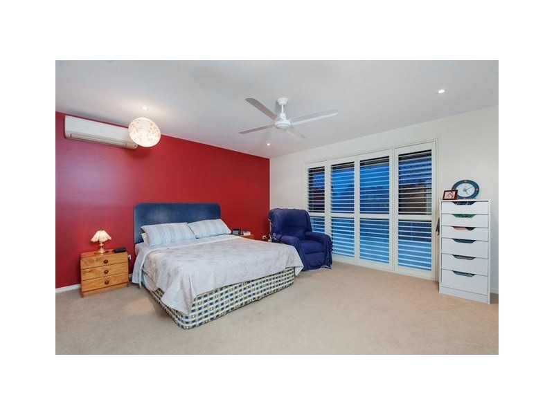 95 Pebble Beach Drive, Runaway Bay QLD 4216