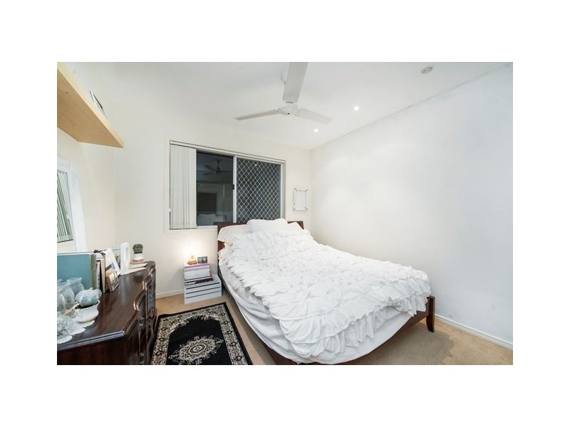 95 Pebble Beach Drive, Runaway Bay QLD 4216