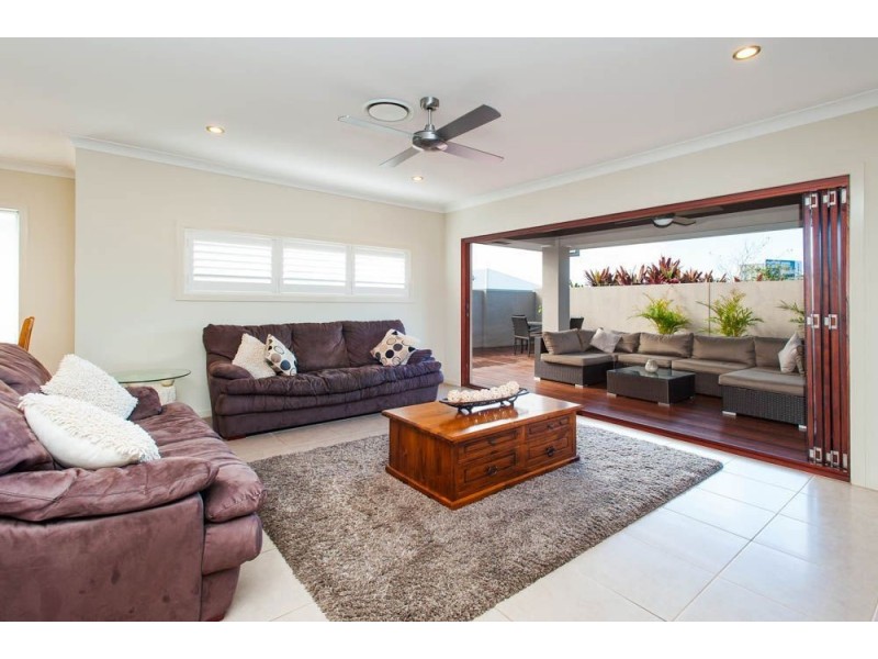 23 Galley Rd, Hope Island QLD 4212