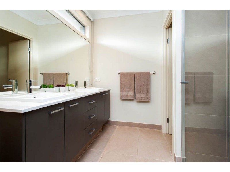 23 Galley Rd, Hope Island QLD 4212