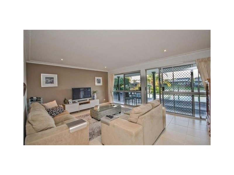 11 Delungra Street, Broadbeach Waters QLD 4218