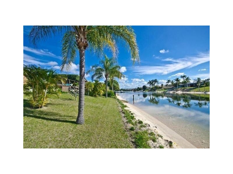 11 Delungra Street, Broadbeach Waters QLD 4218