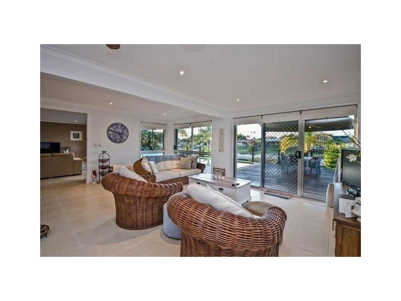 11 Delungra Street, Broadbeach Waters QLD 4218