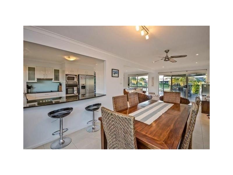 11 Delungra Street, Broadbeach Waters QLD 4218