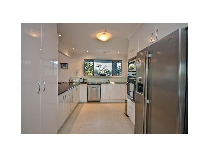 11 Delungra Street, Broadbeach Waters QLD 4218