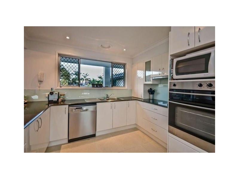 11 Delungra Street, Broadbeach Waters QLD 4218