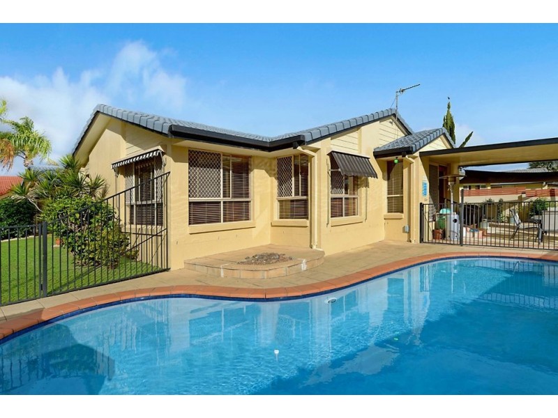 46 Santa Cruz Boulevard, Clear Island Waters QLD 4226