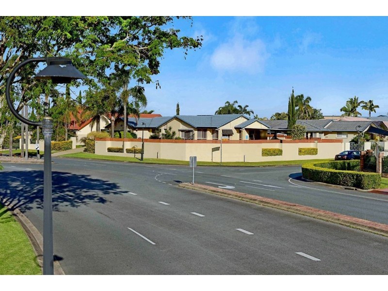 46 Santa Cruz Boulevard, Clear Island Waters QLD 4226