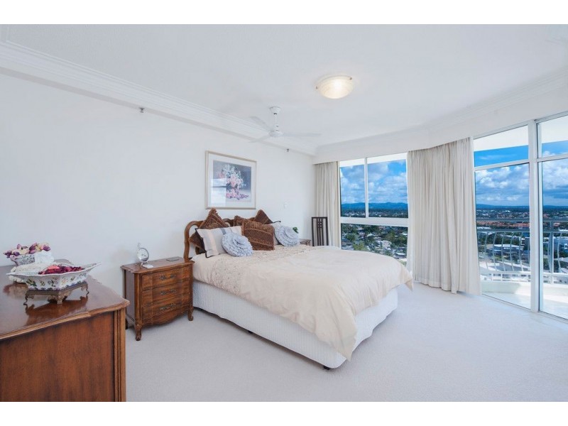 15A/5 Bayview St, Runaway Bay QLD 4216
