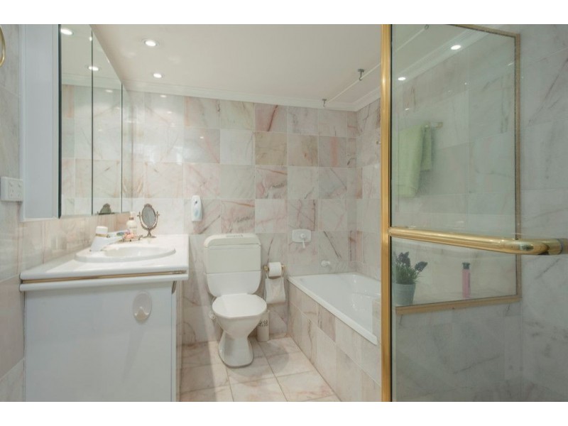 15A/5 Bayview St, Runaway Bay QLD 4216