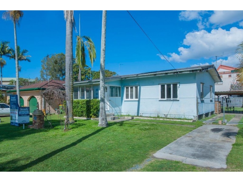 50 Falkinder Avenue, Paradise Point QLD 4216