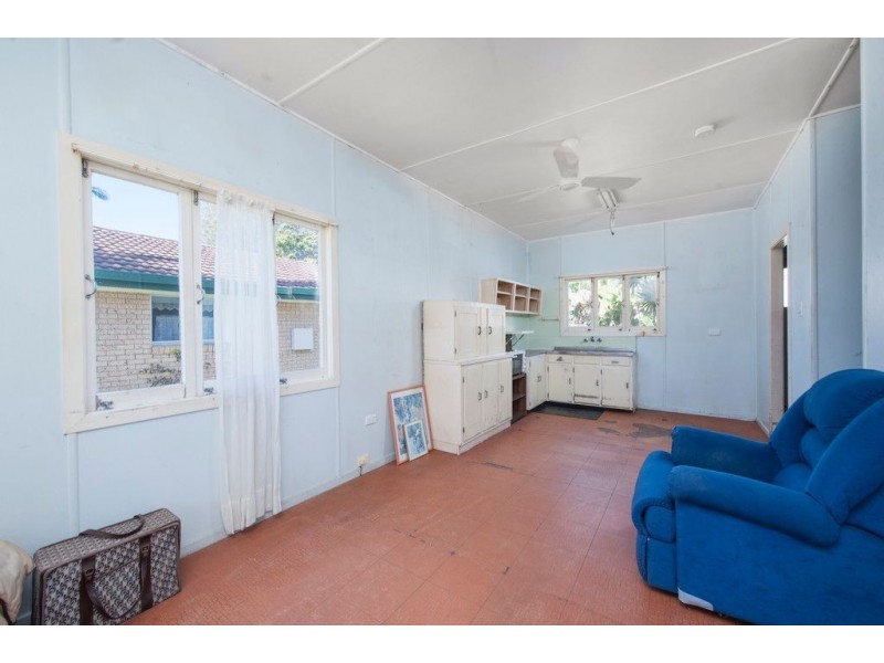 50 Falkinder Avenue, Paradise Point QLD 4216