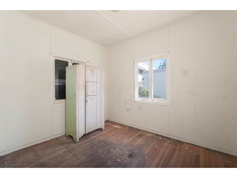 50 Falkinder Avenue, Paradise Point QLD 4216