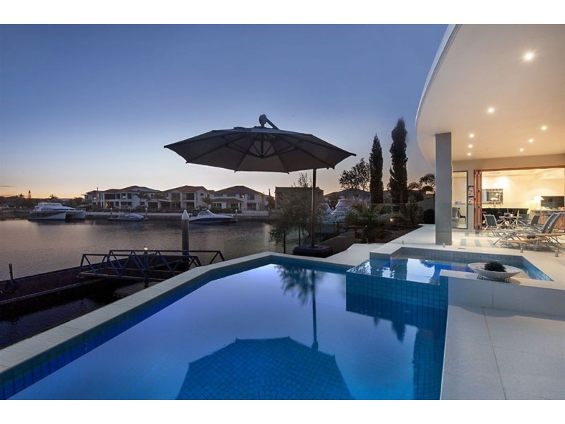 11 Kensington Mews, Sovereign Islands QLD 4216