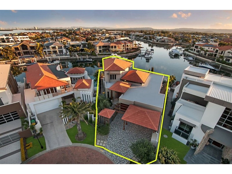 11 Kensington Mews, Sovereign Islands QLD 4216
