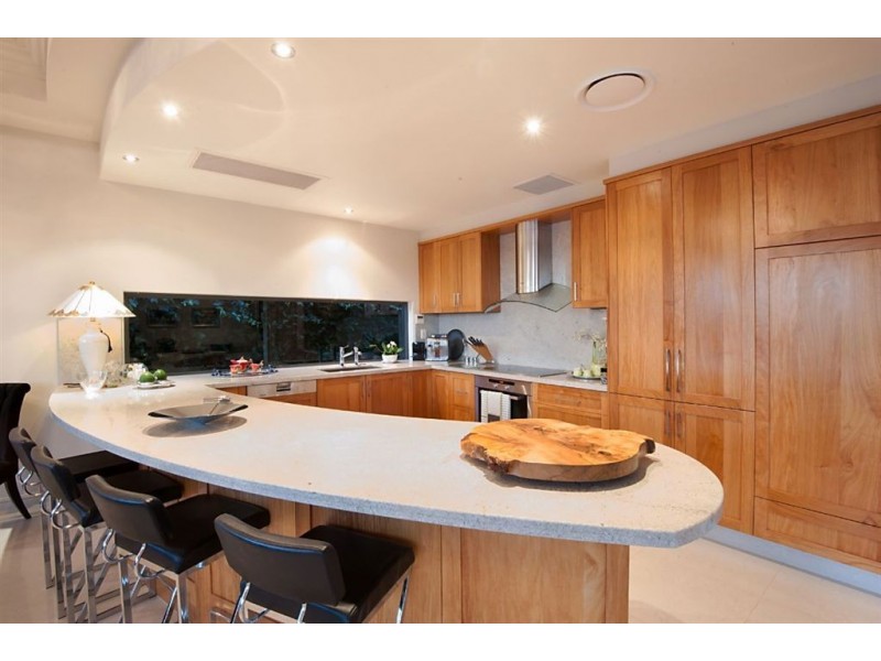 11 Kensington Mews, Sovereign Islands QLD 4216