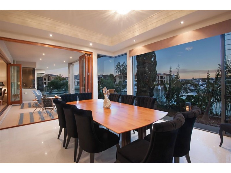11 Kensington Mews, Sovereign Islands QLD 4216