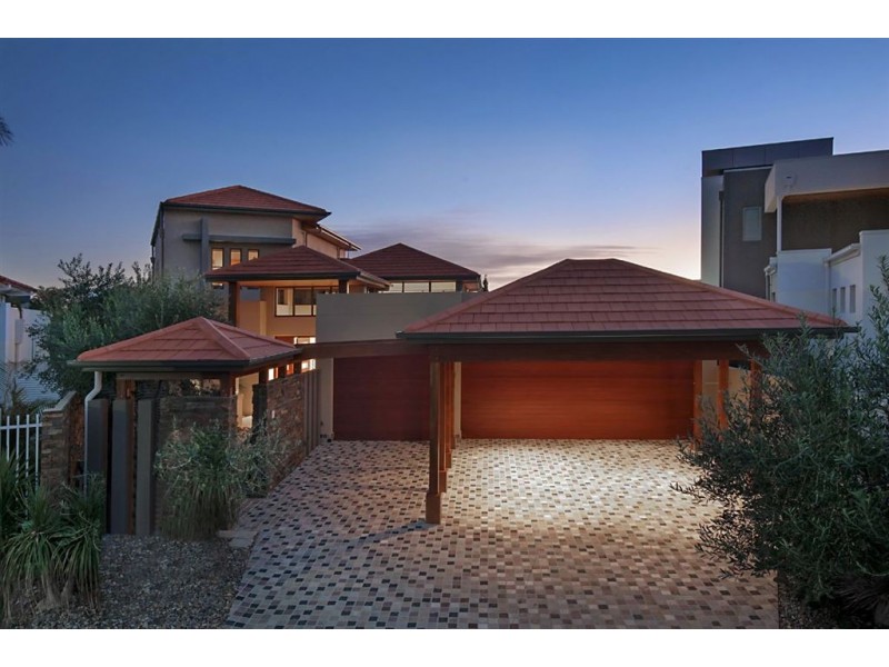11 Kensington Mews, Sovereign Islands QLD 4216
