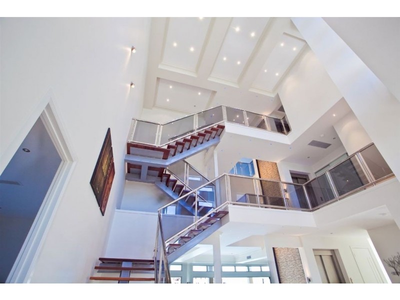 32 Knightsbridge Parade West, Sovereign Islands QLD 4216